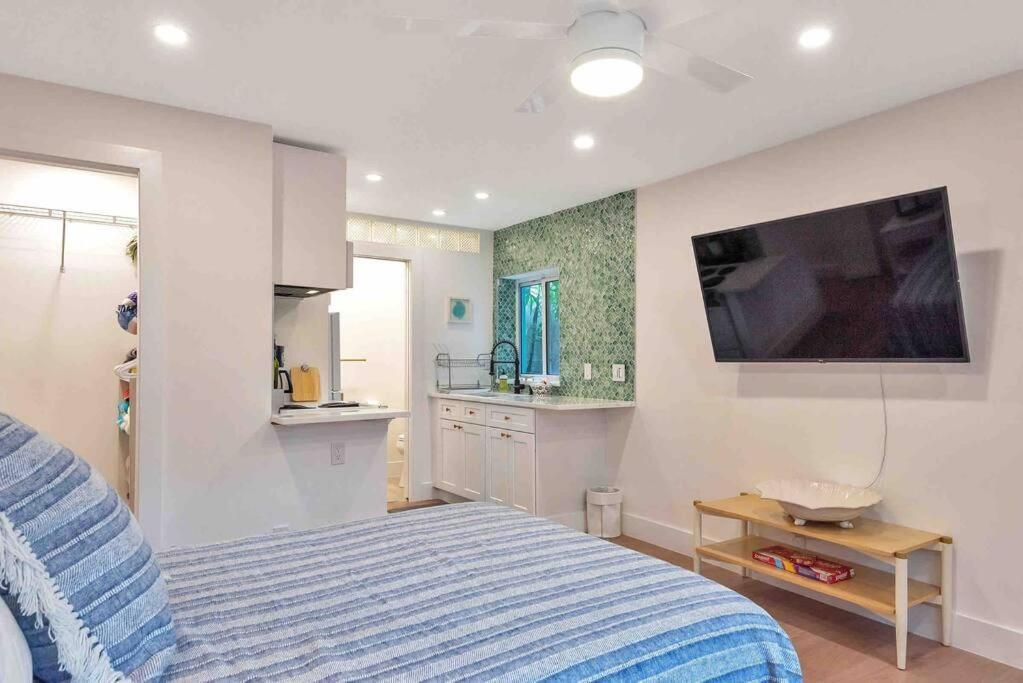 Charming Studio W Pool One Mile To Beach Pets Welcome Lake Worth Beach Exterior foto